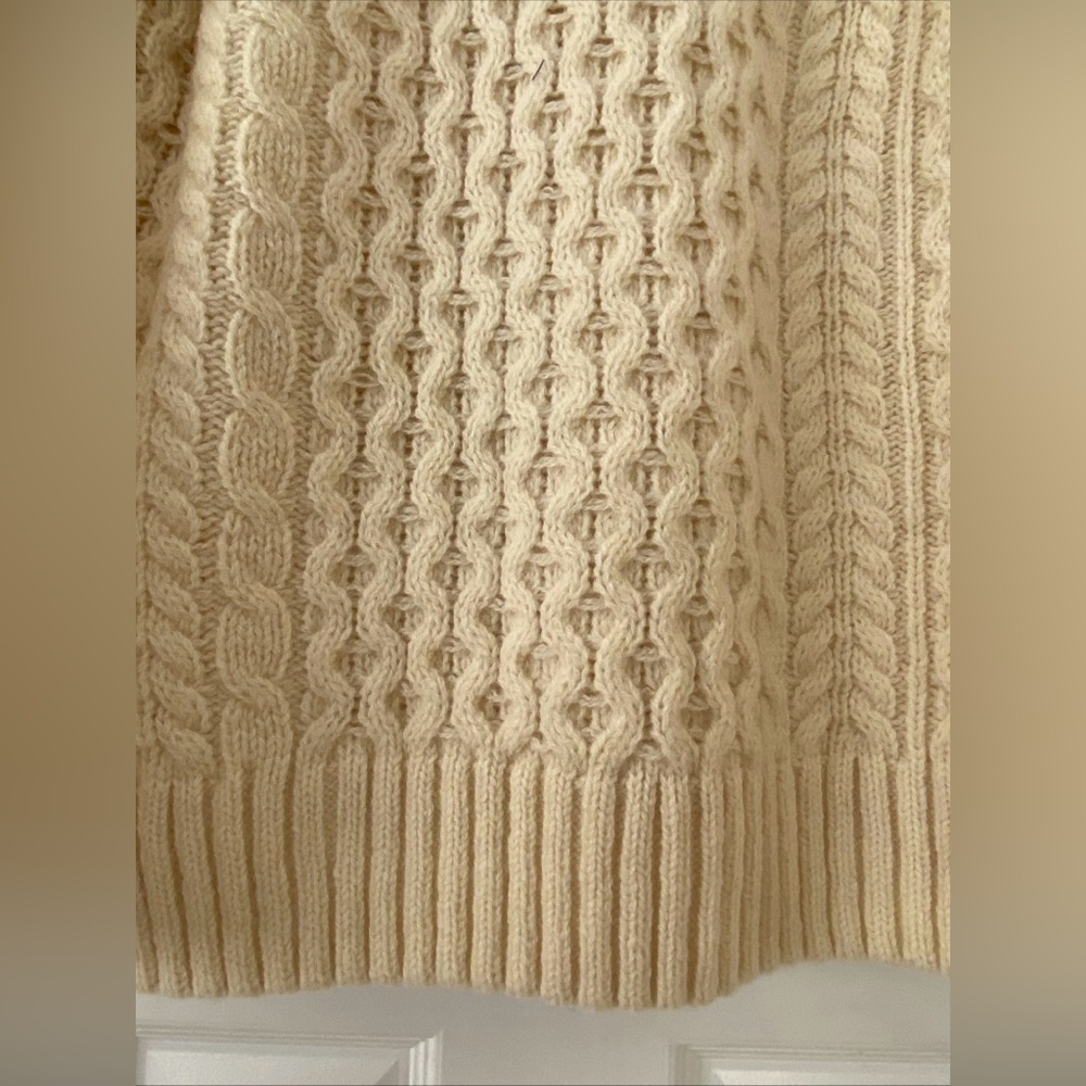 Brandy Melville LADIES’ OVERSIZE CREAM CABLE KNIT SWEATER Cardigan NEW NWT O/S - Picture 9 of 9